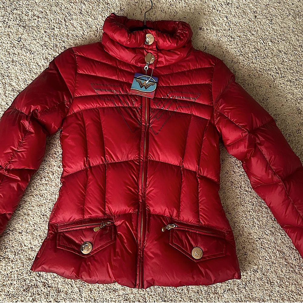 ** VERY RARE** size Small NWT DC Comics Wonder Woman Puffy Jacket 700 fill